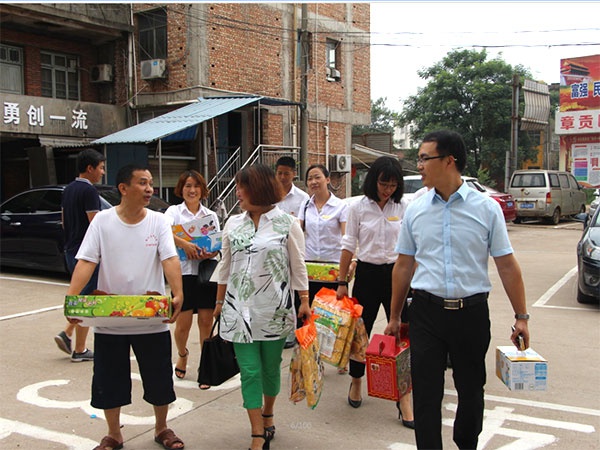 人和集團(tuán)“讓愛心傳遞文明，讓奉獻(xiàn)精彩城市”公益活動(dòng)圓滿結(jié)束 